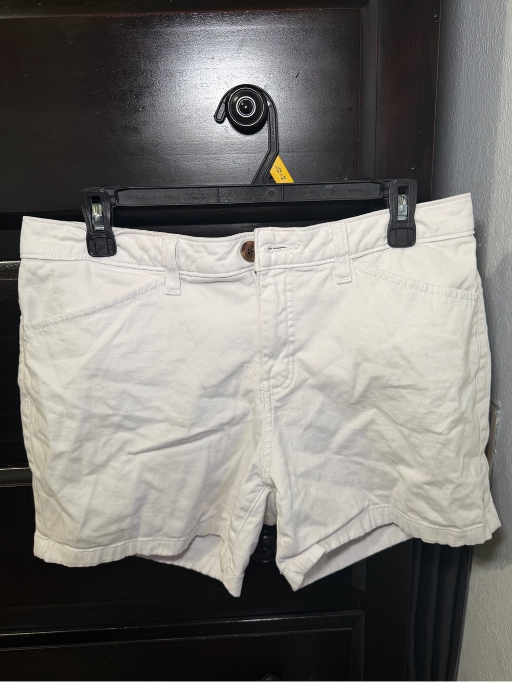 White St John’s Bay midrise shorts Size 8 with a 5" inseam